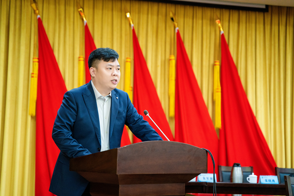 洛陽(yáng)開(kāi)元集團(tuán)董事長(zhǎng)許明月當(dāng)選為洛陽(yáng)民建企業(yè)家協(xié)會(huì)第一屆會(huì)長(zhǎng)